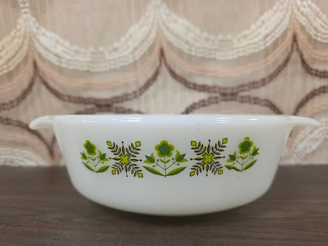 Vintage Anchor Hocking ovenschaal wit glas met groen bloemenmotief