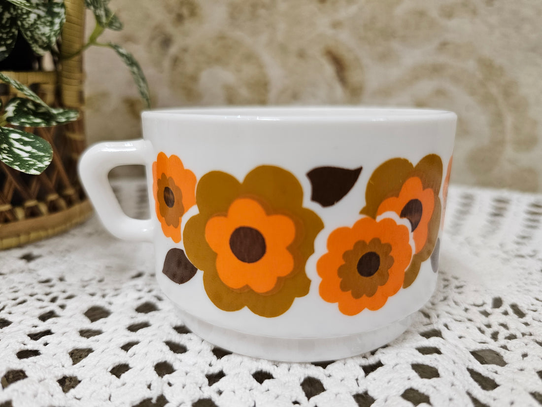 Vintage Arcopal France Lotus grote kop oranje bloemen