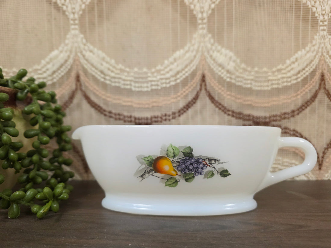 Arcopal sauskom wit met druiven en peer decor