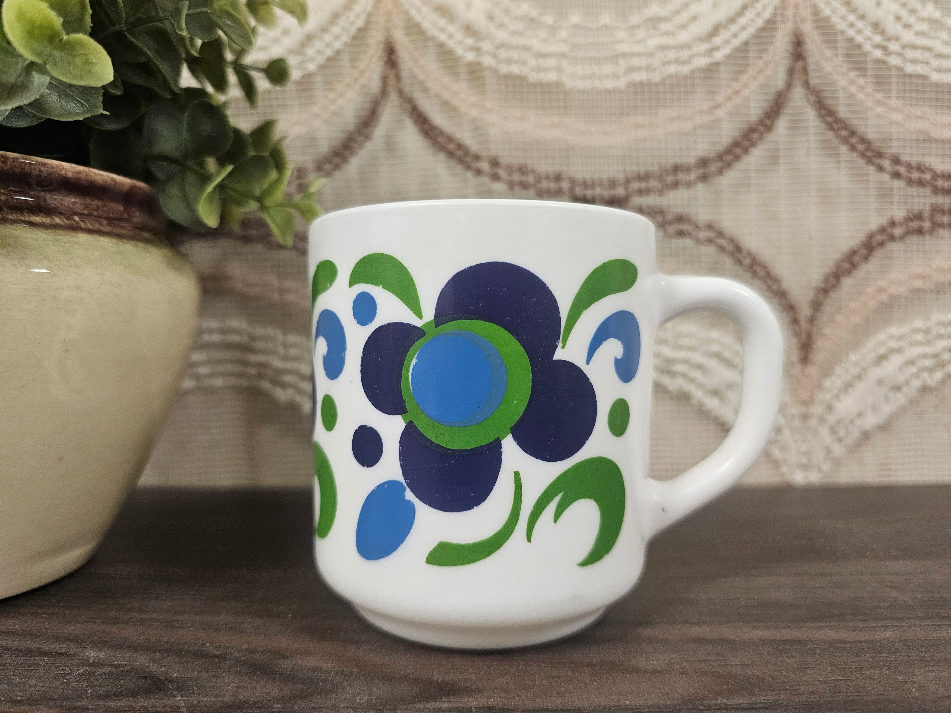 Arcopal Knorr vintage beker van opaalglas met blauw-groene bloemprint