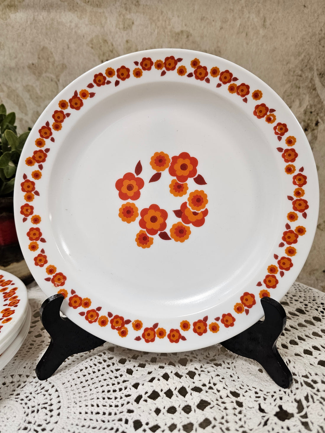 Vintage Arcopal Lotus diner borden