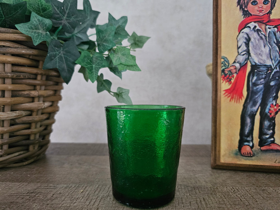 Groen vintage Arcoroc Sierra limonadeglas met ruwe buitenkant en gladde binnenkant