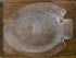 Vintage glazen visschaal van Arcoroc France in visvorm met reliëf van schubben, 39 x 30 cm