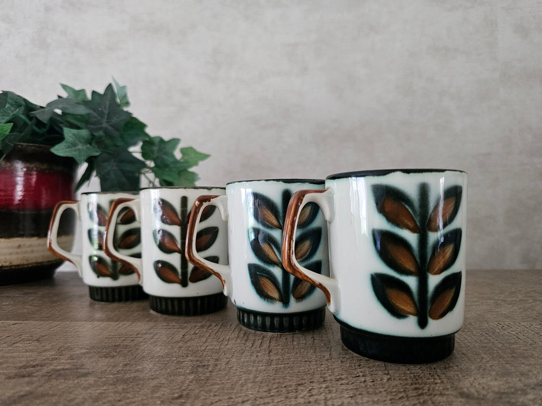 Vintage Boch Belgium Rambouillet hoge koffiekopjes, met de hand beschilderd