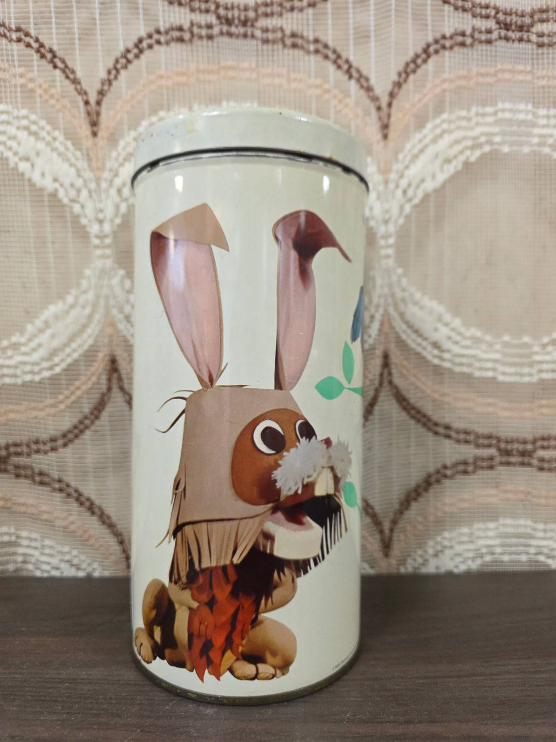 Vintage Bolletje beschuitblik met Meneer de Uil, Lowieke en haas uit De Fabeltjeskrant