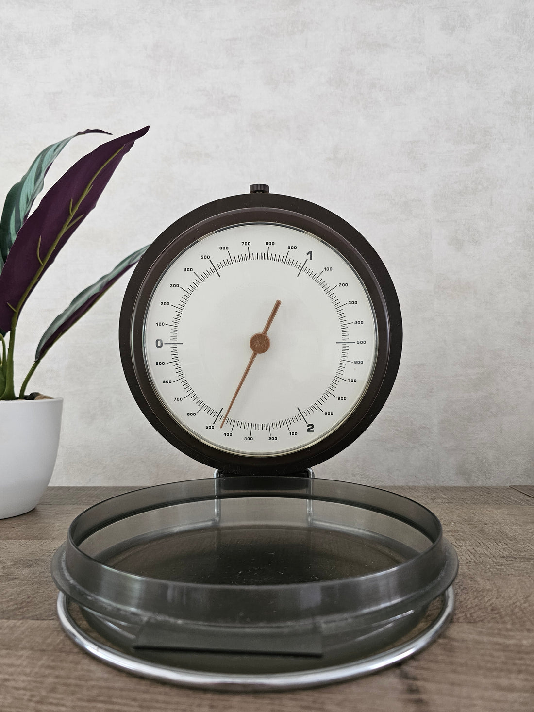 Brabantia bruine jaren 70 keuken weegschaal wandmodel