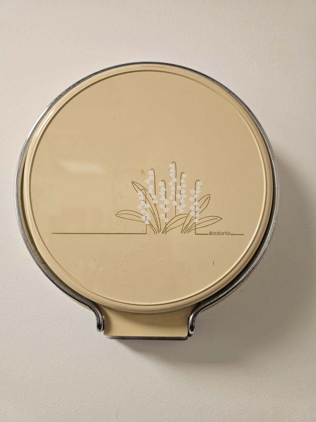 Brabantia keukenweegschaal zachtgeel – wandmodel jaren ’70 met bloemen