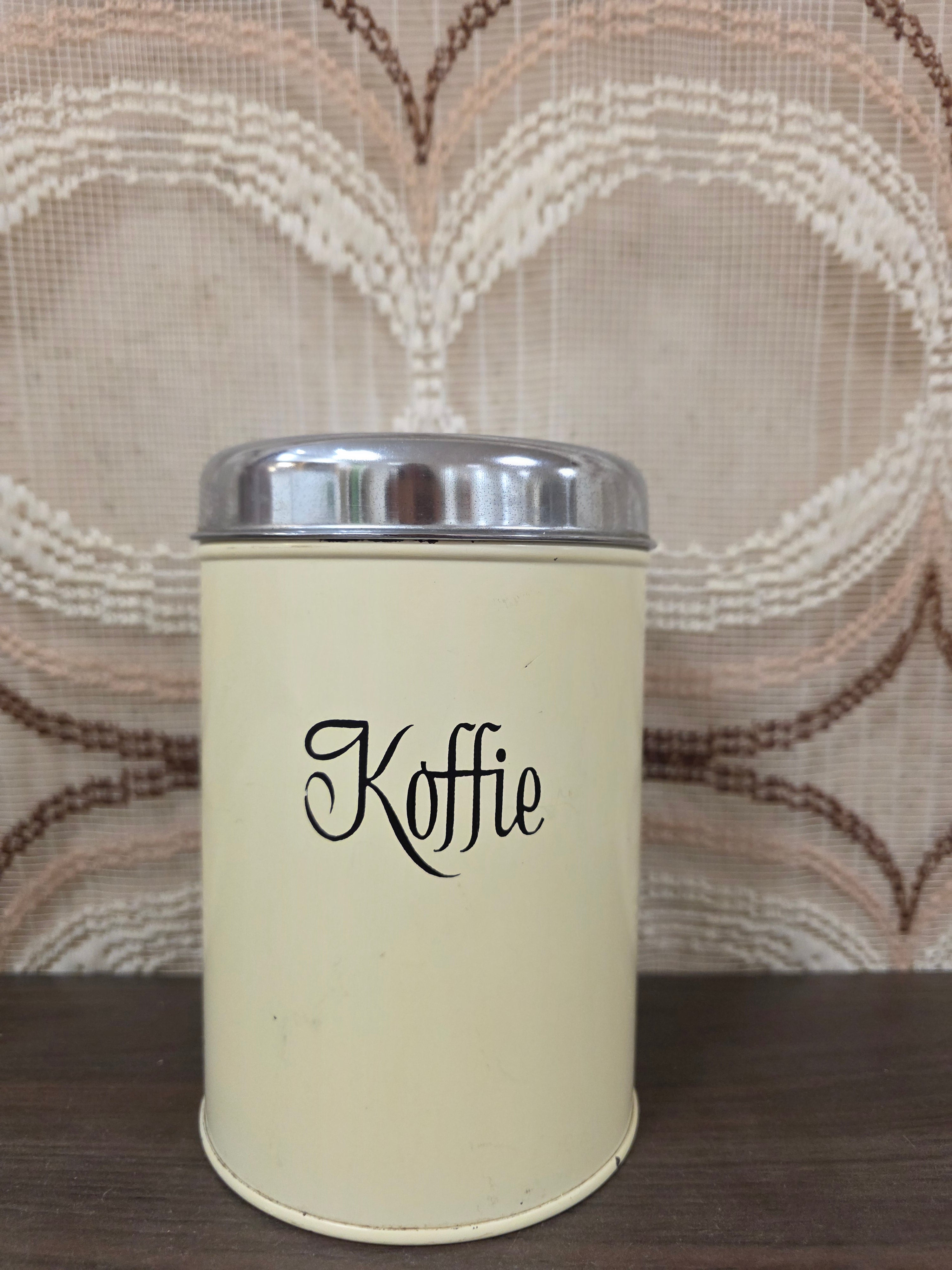 Brabantia koffieblik crèmekleurig jaren 70 met zwarte sierletters, 16 cm hoog