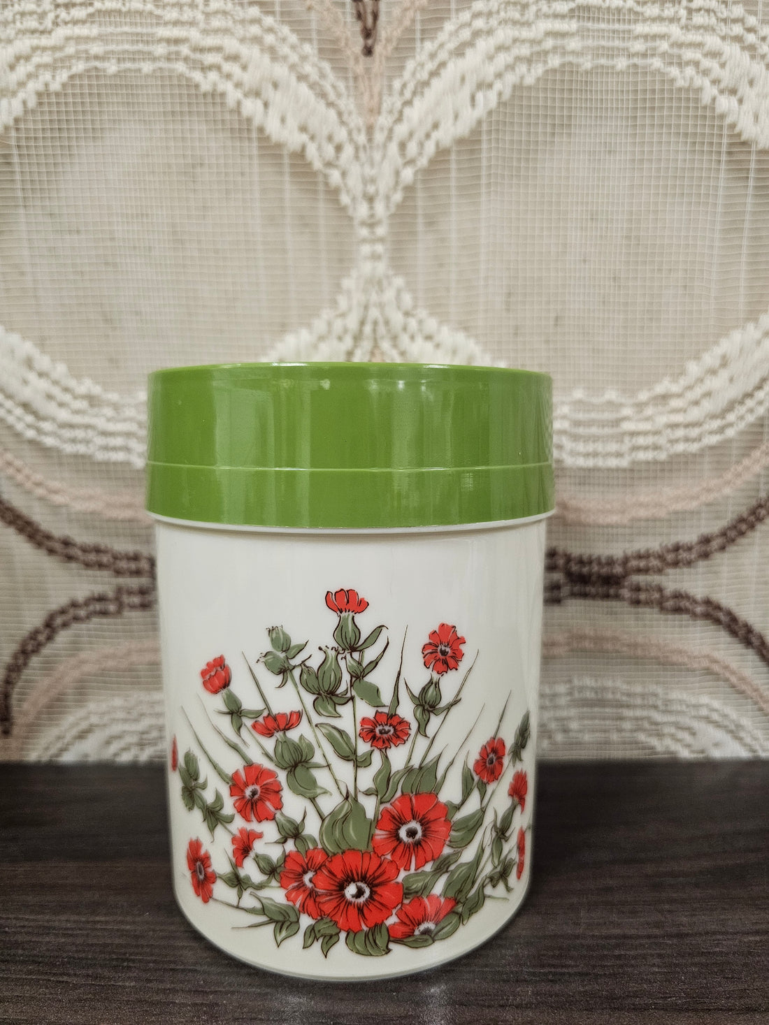 DBP Plastics kunststof voorraadpot met rood bloemendecor en groen deksel