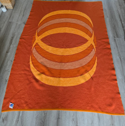 Vintage Didas deken in warme oranje- en roestkleuren met groot grafisch dessin