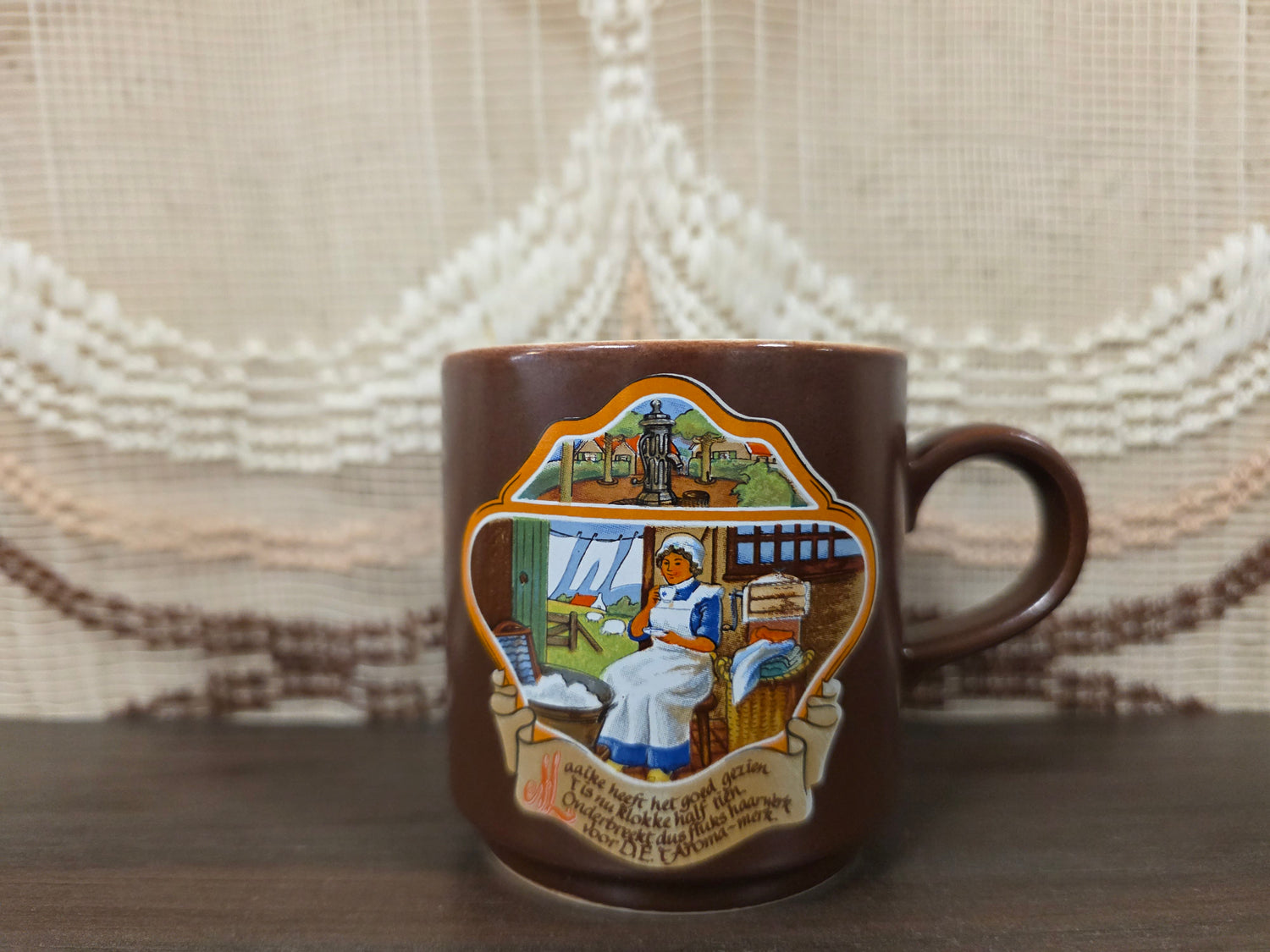 Vintage Douwe Egberts mok met Maaike illustratie van Villeroy en Boch