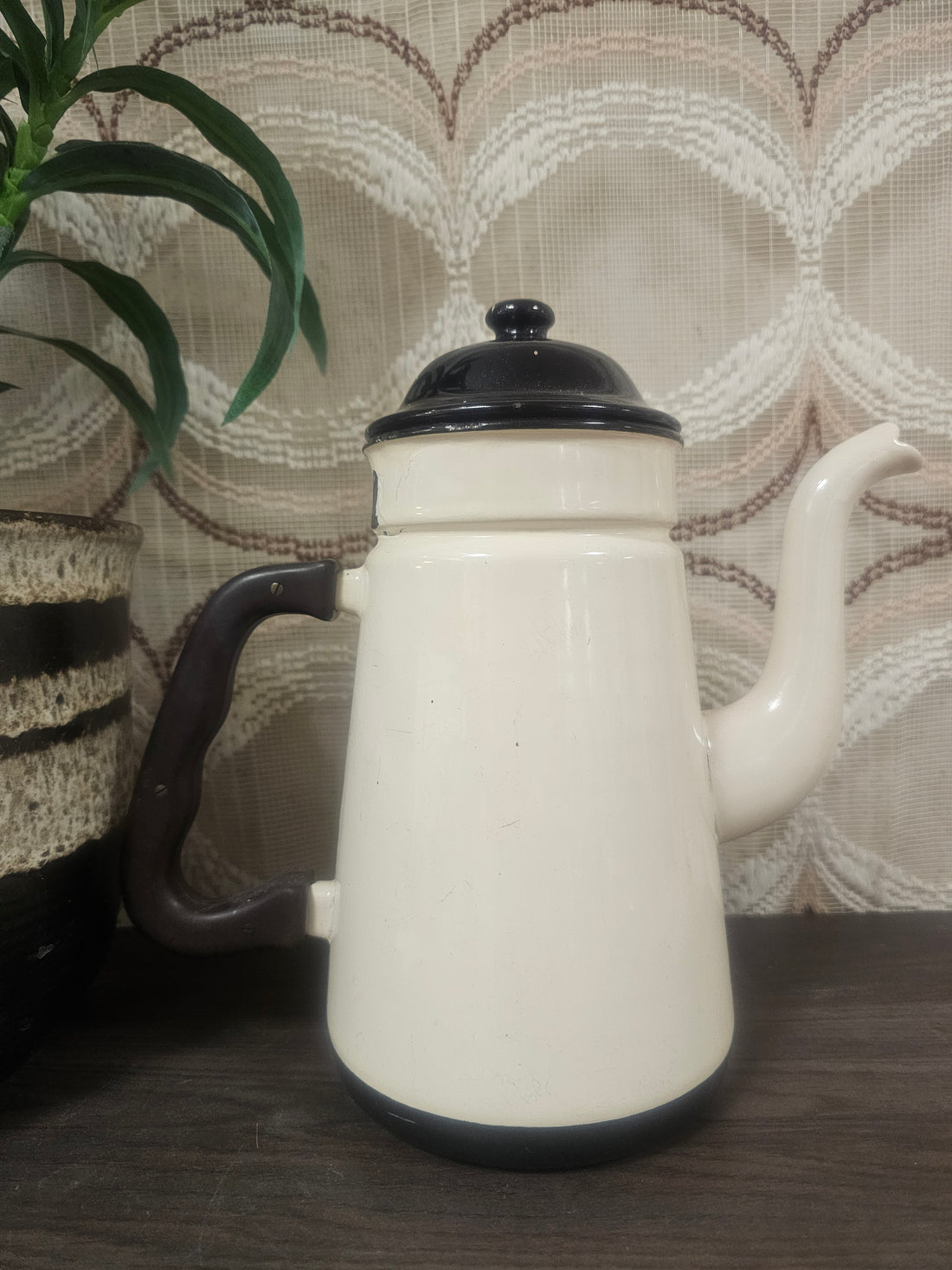 Emaille koffiepot cremekleur met zwart