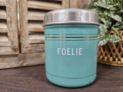 Vintage emaille mintgroene kleine voorraadbus met tekst kruiden in witte letters.