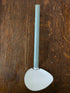 Vintage emaille sauslepel met mintgroene steel en witte emaille schep van 30 cm.
