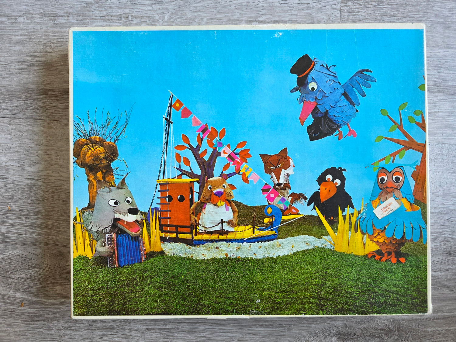 Vintage De Fabeltjeskrant puzzel uit 1968 met dieren op een versierd bootje op het water.