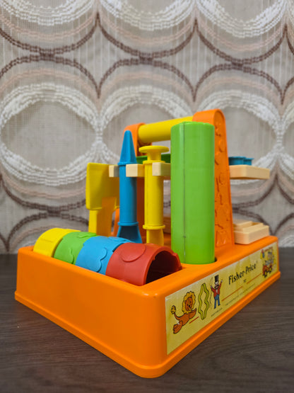 Vintage Fisher-Price kleiset uit 1982 met werkstation, vormpjes, stempels en roller.