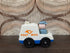Vintage Fisher-Price postwagen met postbode, bestemmingskaartjes en POST MAIL opdruk.