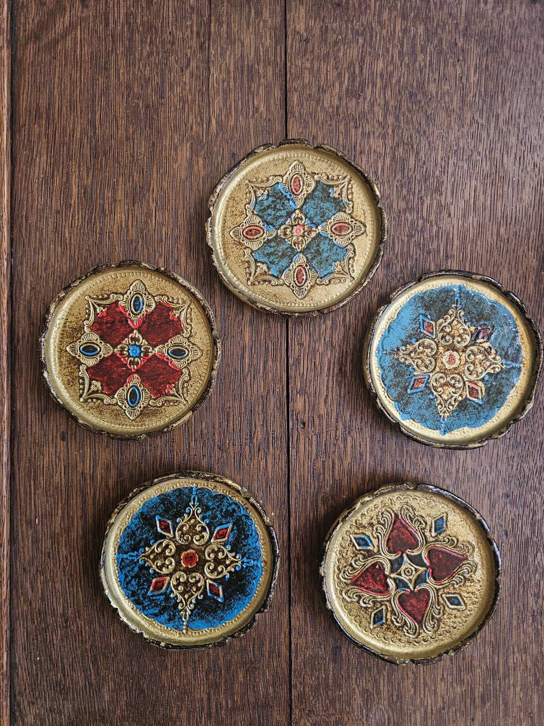 Set van 5 vintage Florentijnse houten onderzetters met goudkleurige details en decoratief motief