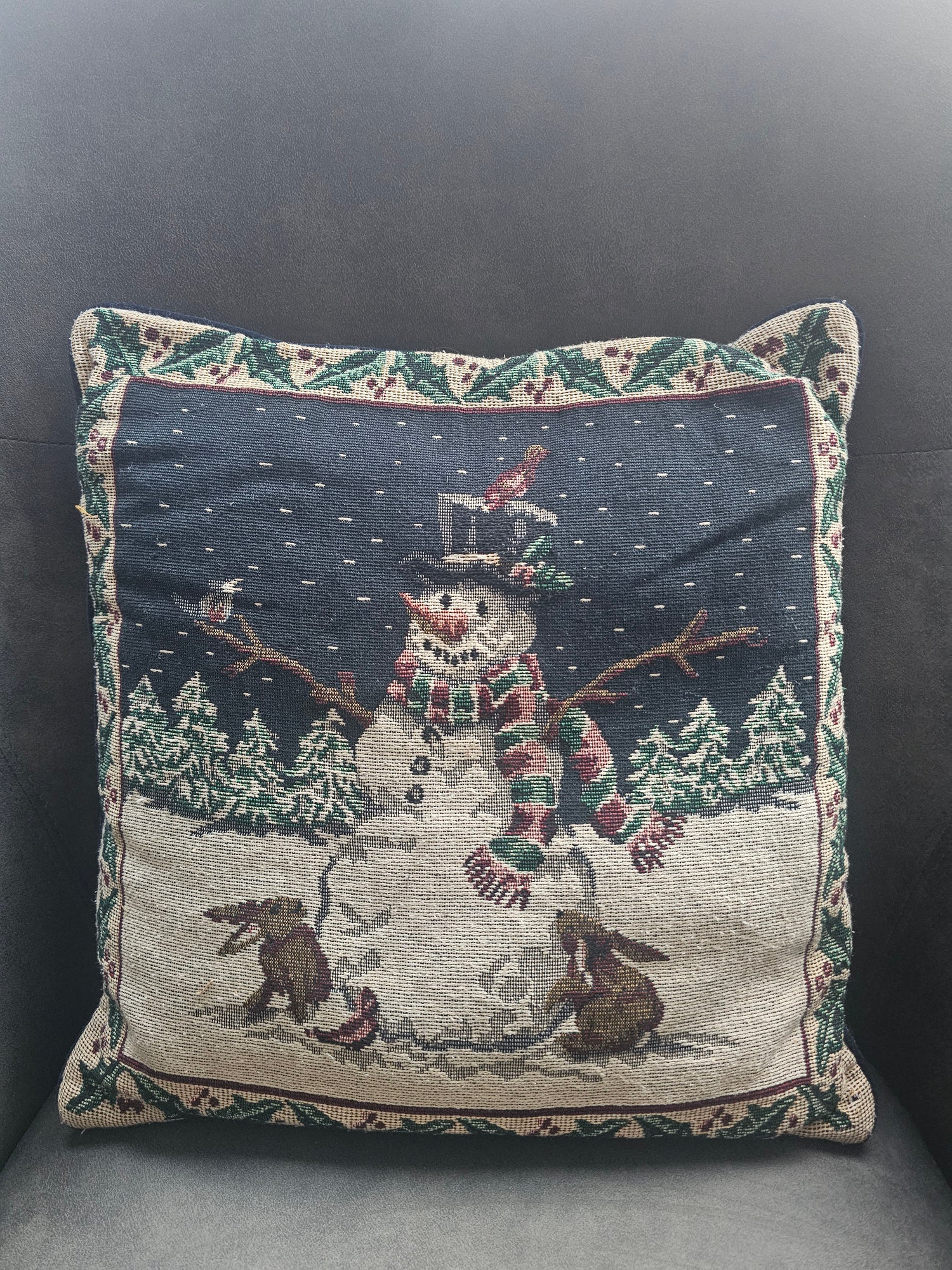 Gobelin kussenhoes met sneeuwpop, konijnen en sneeuwlandschap – 38 x 40 cm, met rits