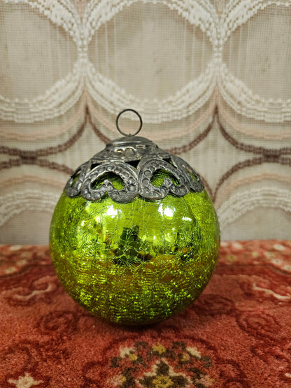 Groene glazen kerstbal / heksenbal met krakelee effect, 14 cm hoog