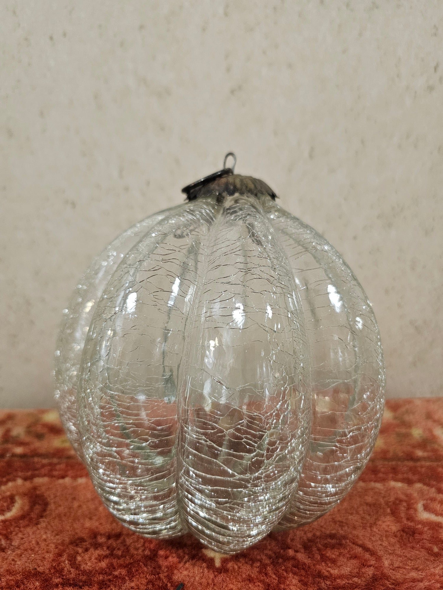 Grote krakelee glazen kerstbal pompoenvorm – heksenbal helder glas 16 cm