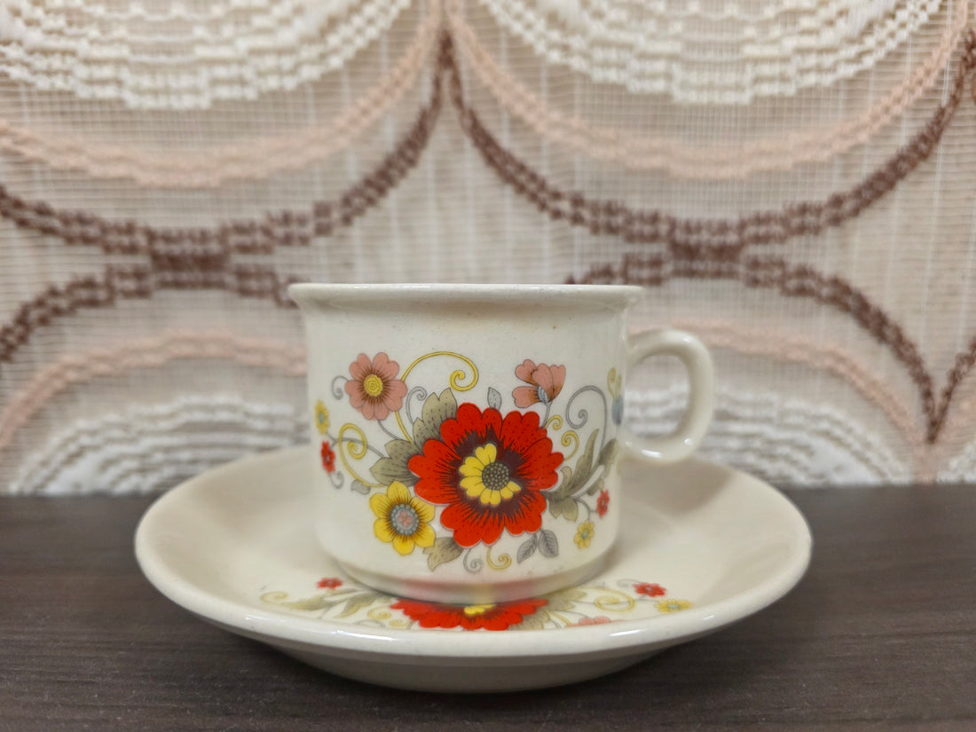 Hitkari kop en schotel bloemen vintage servies