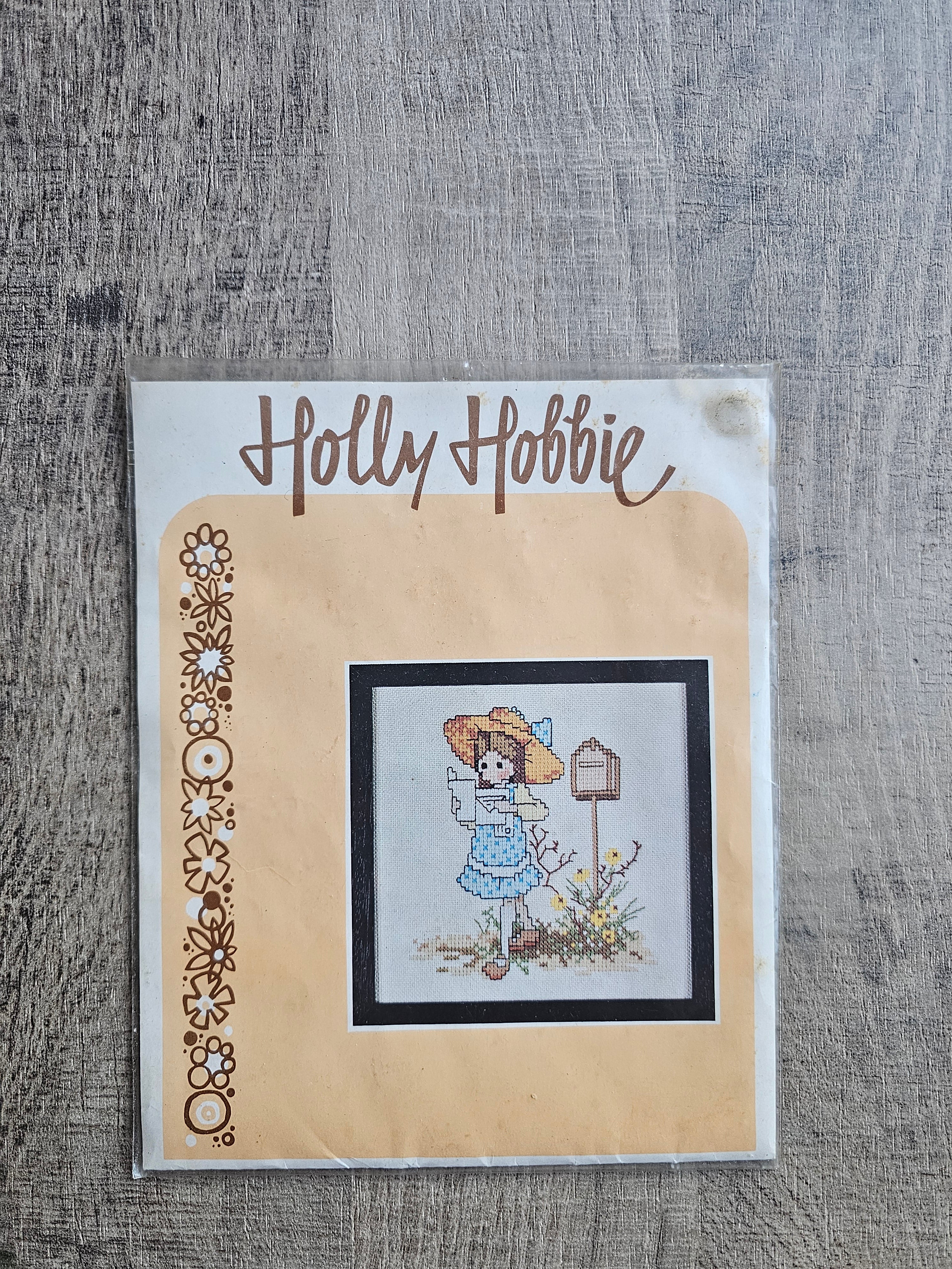 Holly Hobbie borduurpakket met meisje en brievenbus