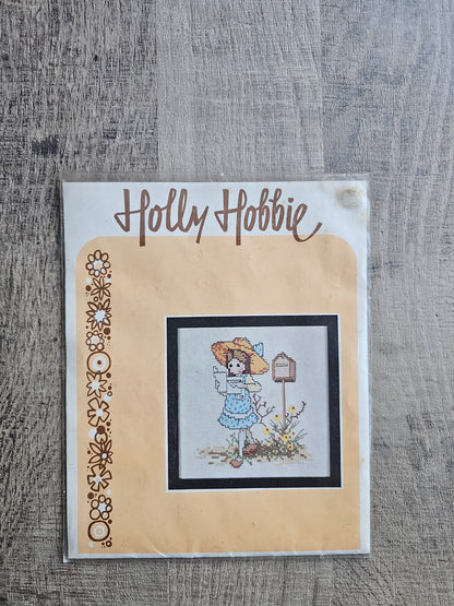 Holly Hobbie borduurpakket met meisje en brievenbus