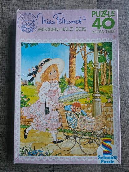 Houten puzzel Miss Petticoat met meisje en poppenwagen – 40 stukjes