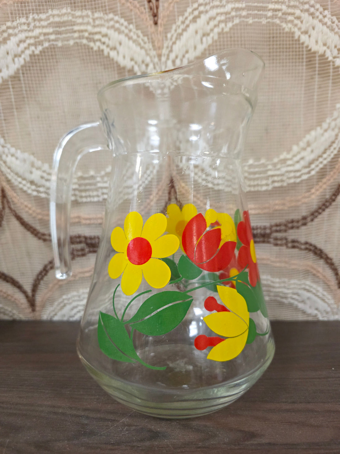 Vintage karaf met bloemen geel en rood