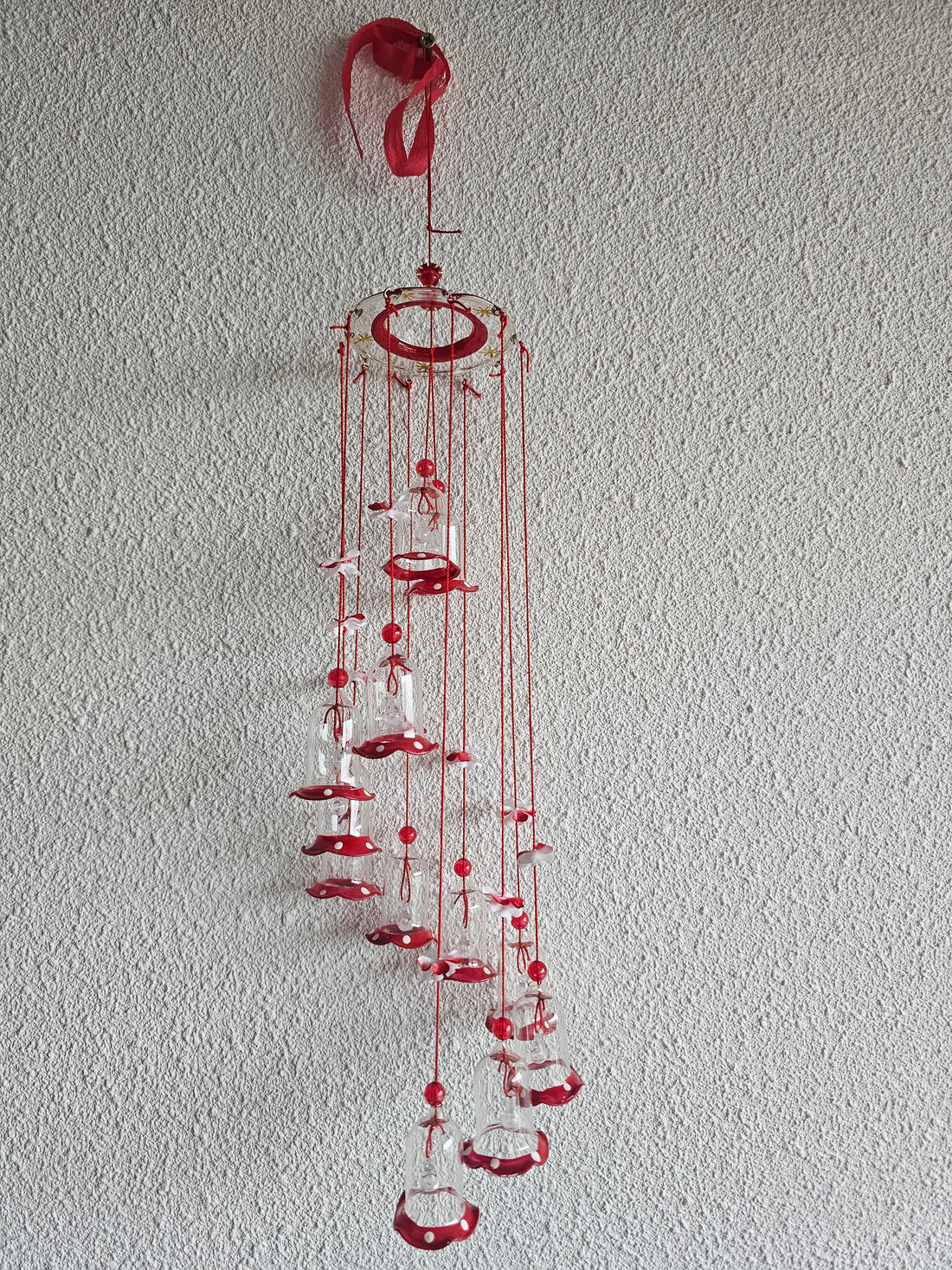 Kerst windgong met glazen belletjes en rood-witte details