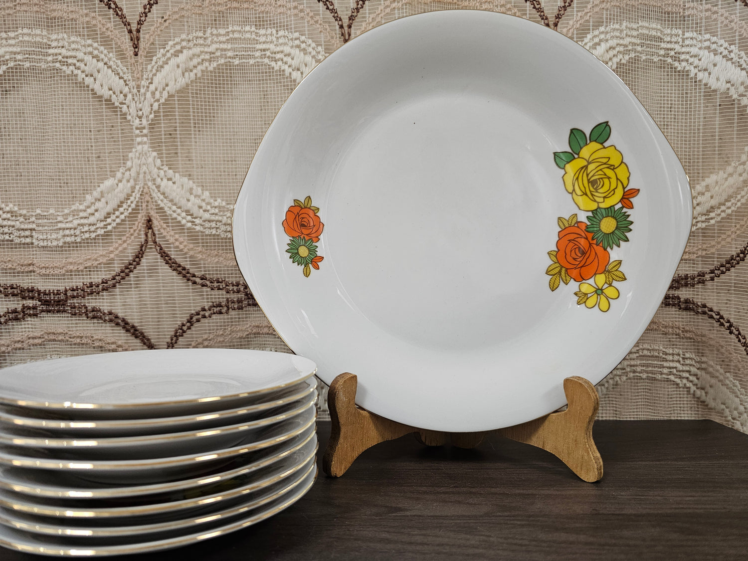 Kronestar Bavaria gebakset met groot taartbord en 8 gebaksbordjes met bloemenprint