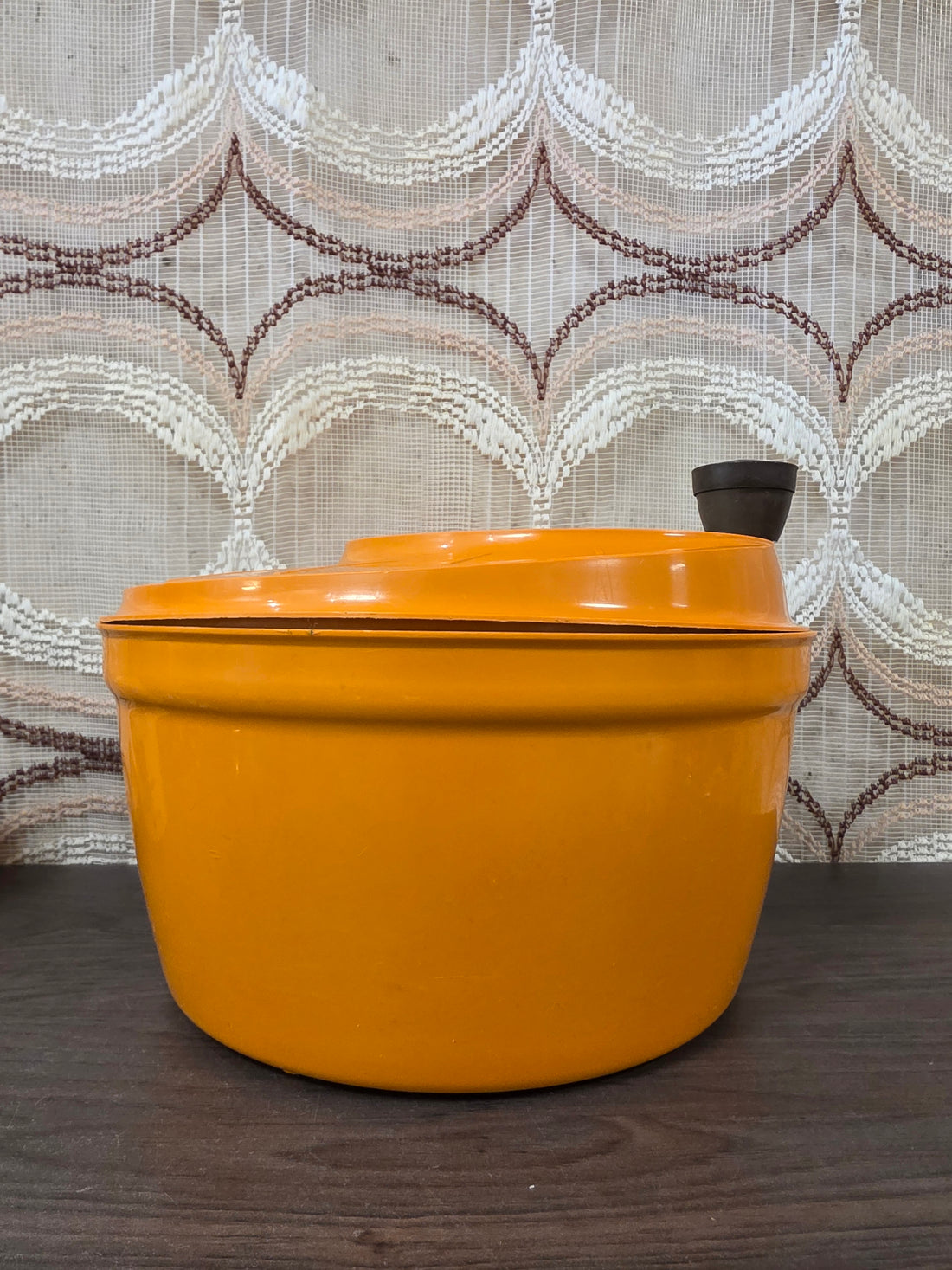 Vintage oranje Moulinex slacentrifuge uit de jaren 70 met draaislinger
