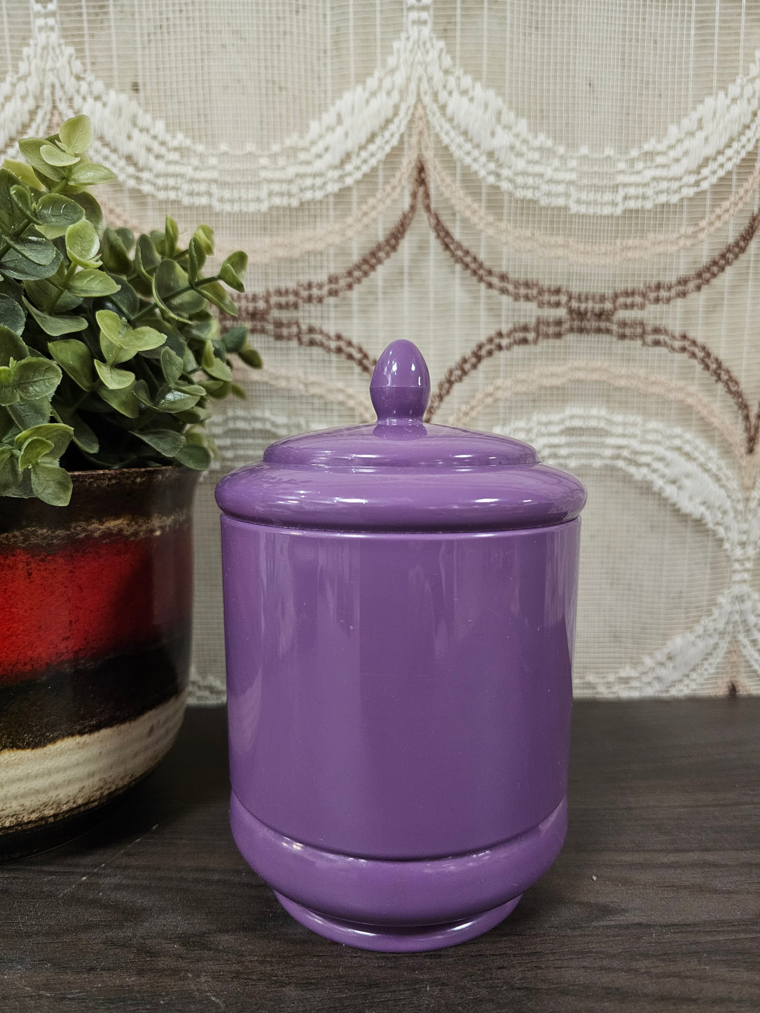 Paarse kunststof voorraadpot W. Germany