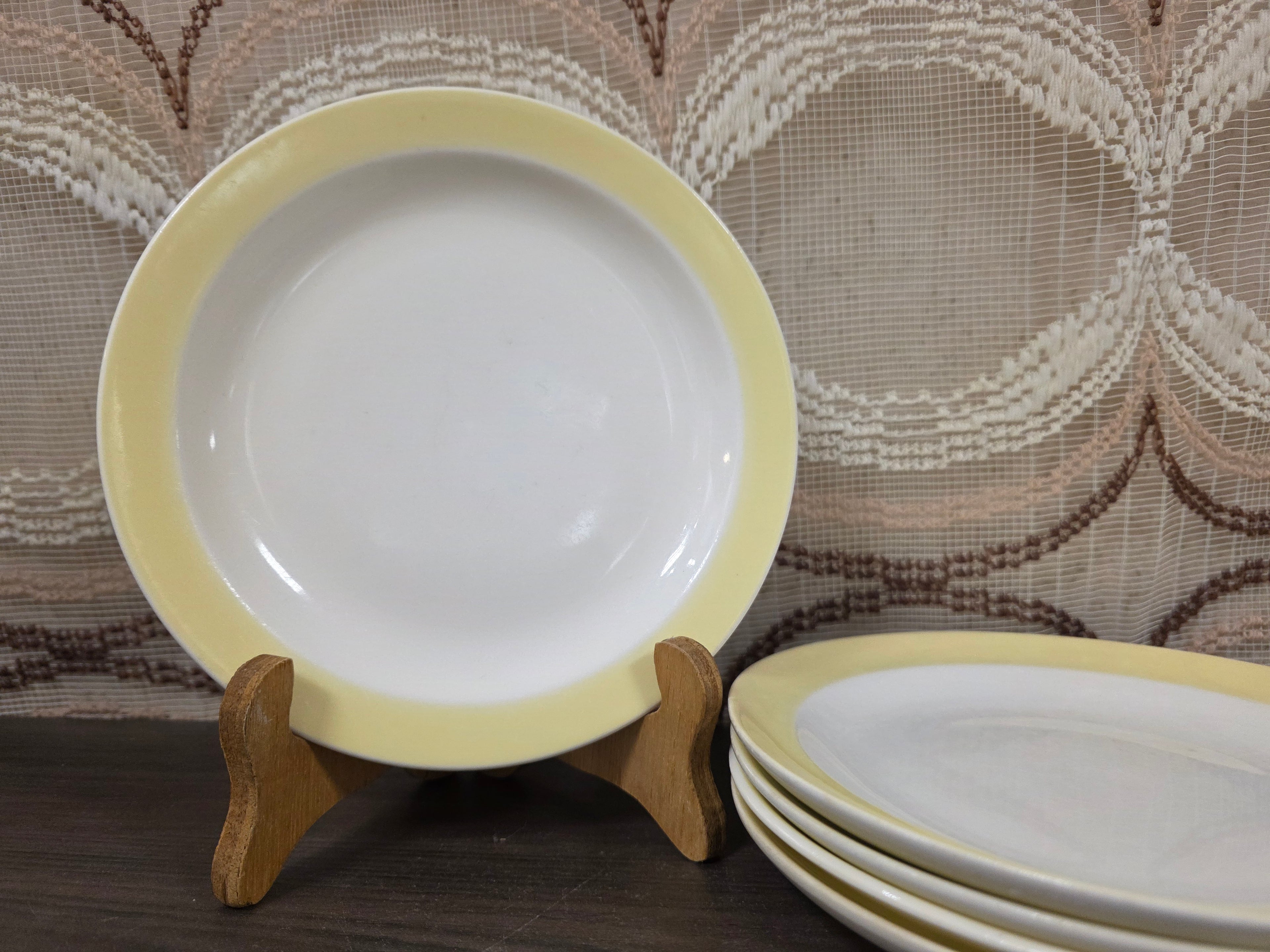 Vintage Petrus Regout ontbijtborden set van 5 met botergele rand