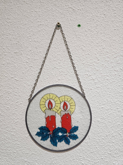 Raamhanger van glas in lood met twee kaarsen, vintage decoratie