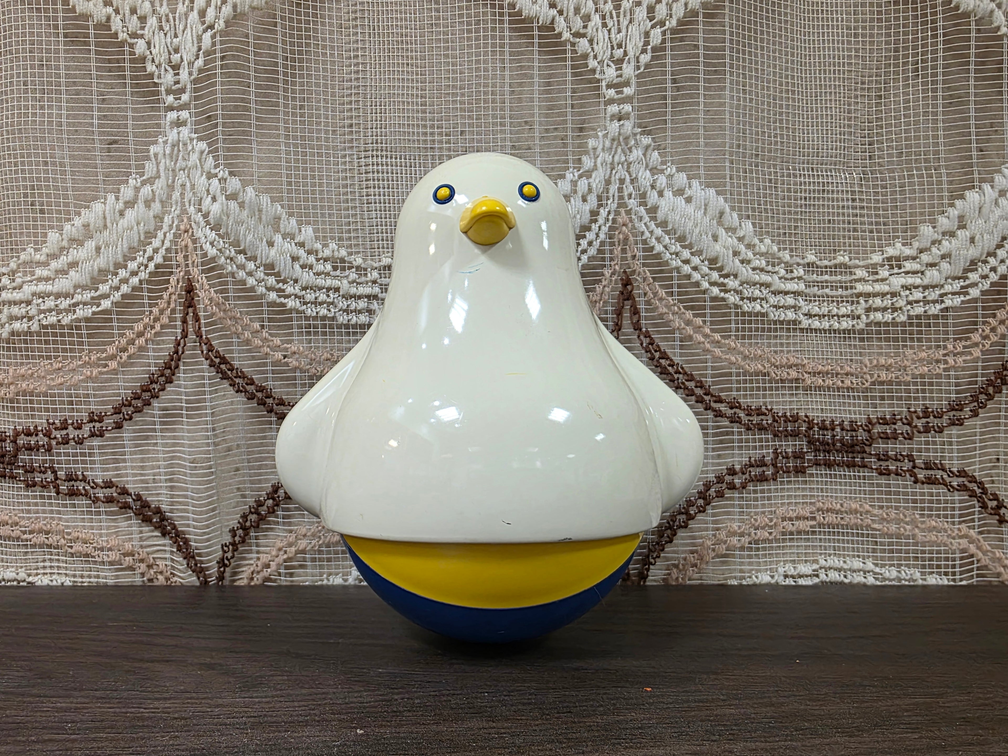 Ambi Toys Roly Poly Penguin tuimelaar in wit blauw en geel met originele Made in Holland sticker