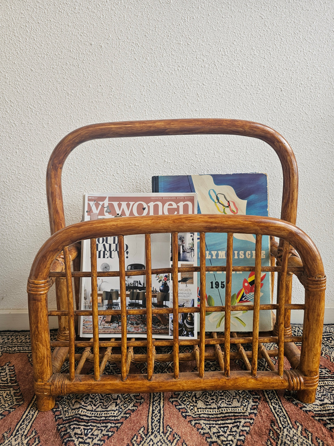 Vintage lectuurmand van rotan met hengsel – 44x44x23,5 cm – natuurlijke opberger voor tijdschriften of wol