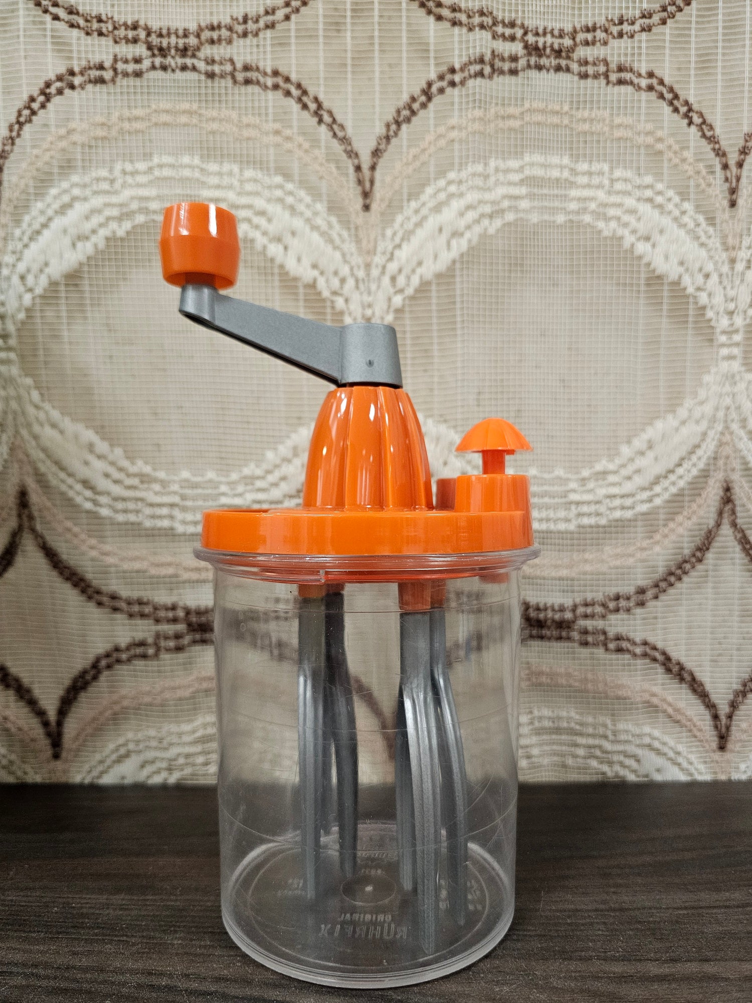 Vintage Ruhrfix slagroomklopper in oranje met kunststof kom