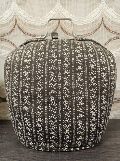 Vintage theebeurs met metalen knip en bloemenpatroon