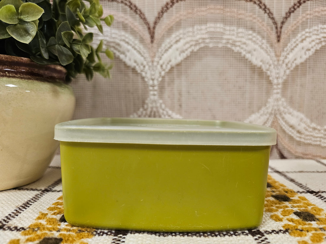 Vintage Tupperware bakje met deksel in mosgroen, formaat 12,5 x 11 x 5,5 cm, jaren &