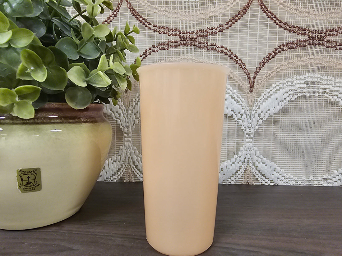 Zalmroze vintage Tupperware beker van 250 ml, 12,5 cm hoog en 6,5 cm diameter, gemaakt van kunststof