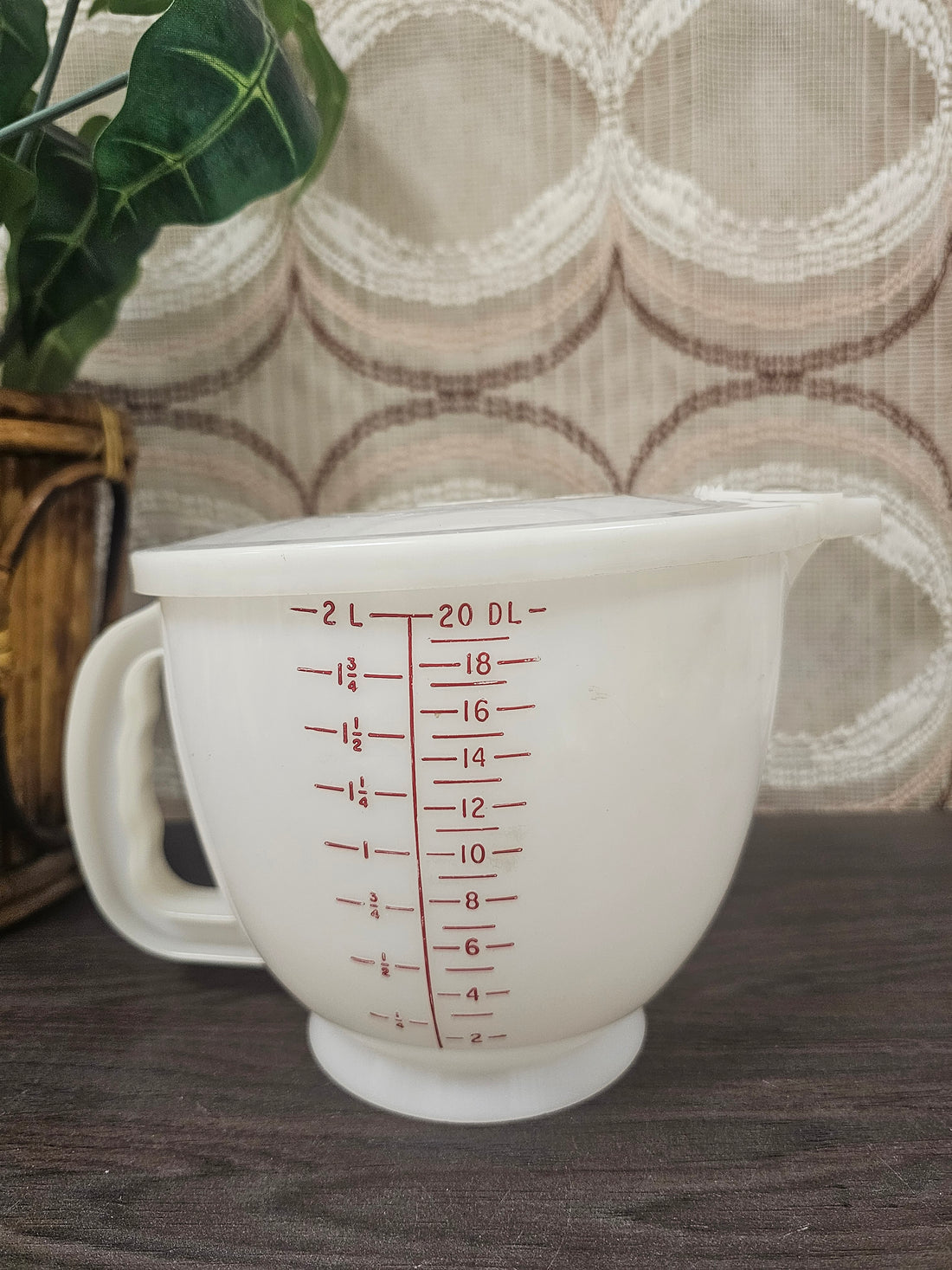 Tupperware beslagkom met deksel en schenktuit - 2 liter