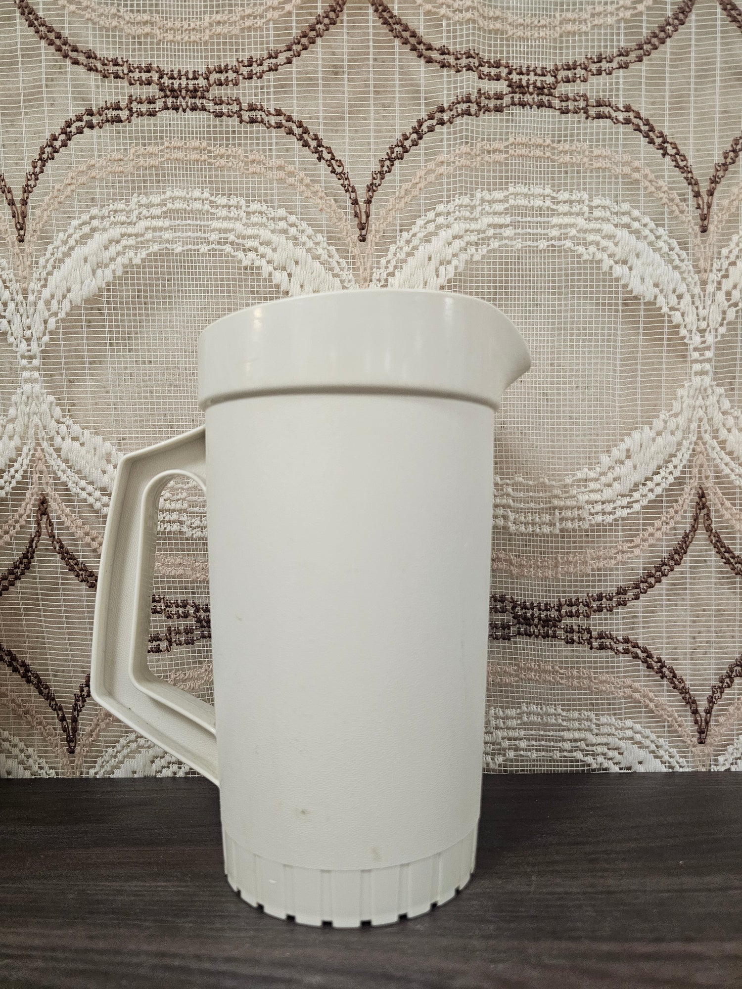 Vintage Tupperware schenkan in crème met goed sluitende deksel