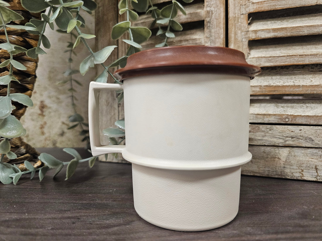 Vintage Tupperware koffie beker met deksel bruin