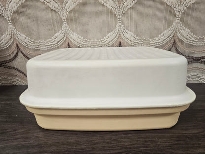 Tupperware Kornuit broodtrommel in crèmekleur met zachtgeel deksel, jaren 80 ontwerp