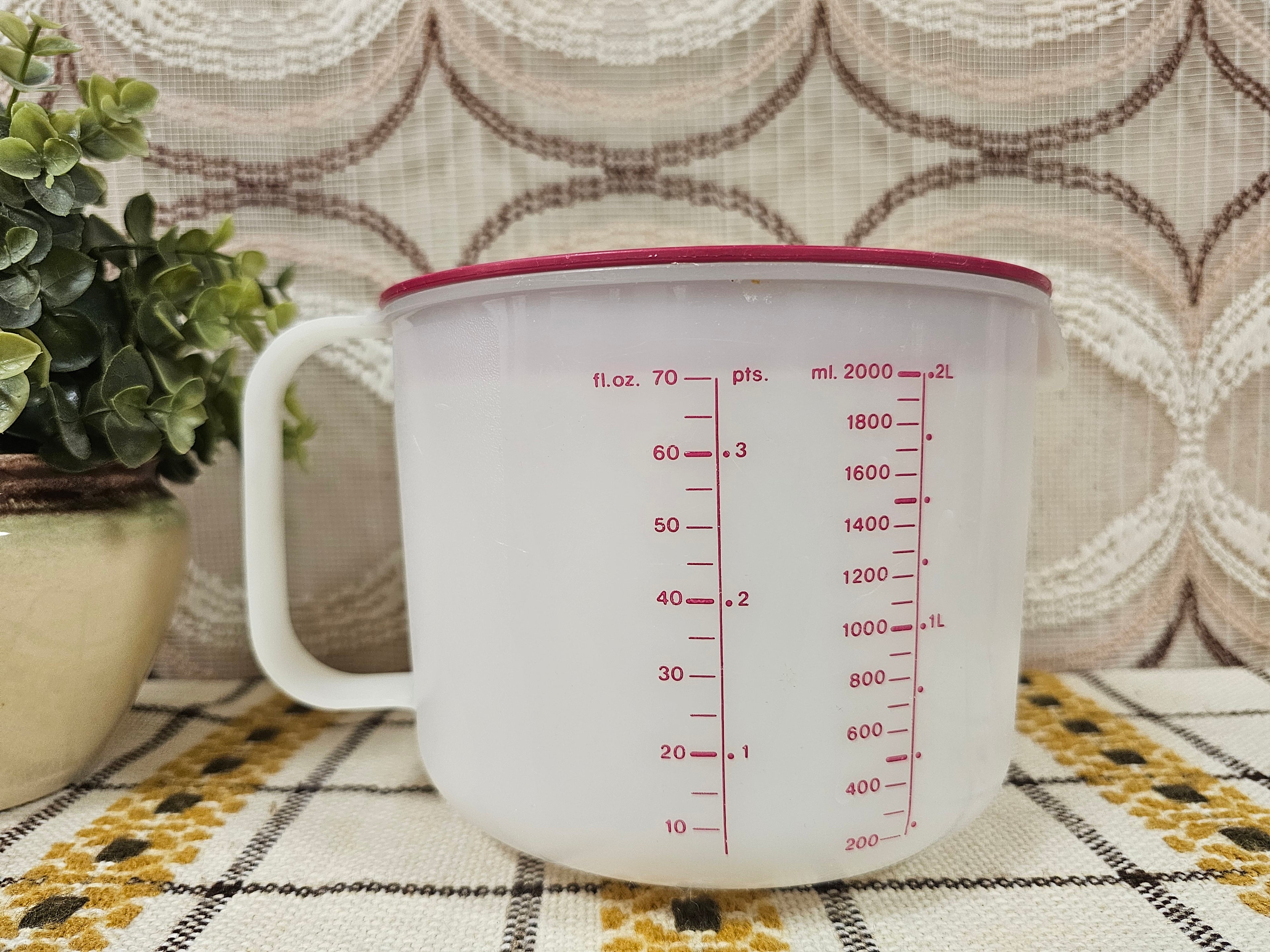 Tupperware maatbeker wit met rode deksel – 2 liter inhoud