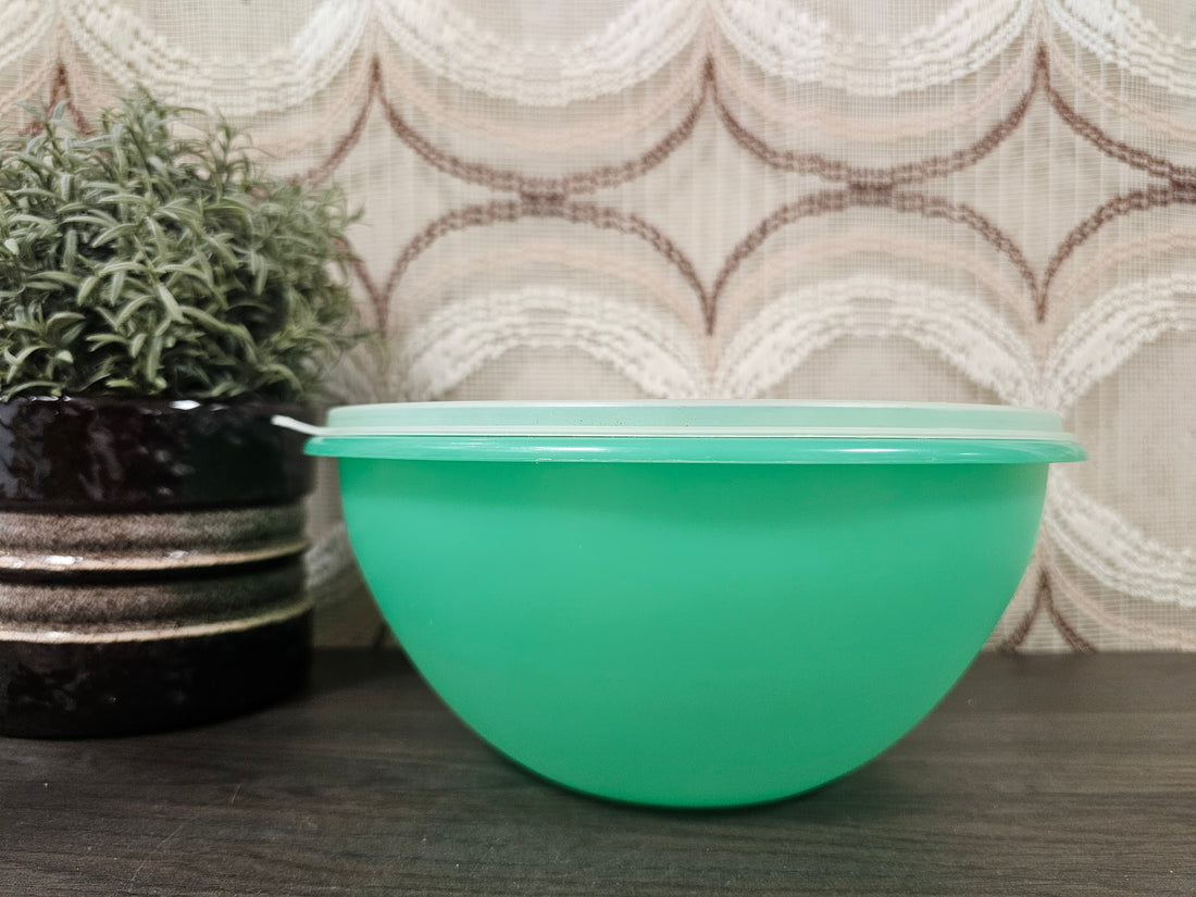 Vintage Tupperware kom mintgroen met deksel, diameter 22,5 cm, hoogte 11 cm, jaren 70