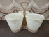 Vintage Tupperware Trio met drie crèmekleurige bewaarbakjes en lichtbeige draagrek