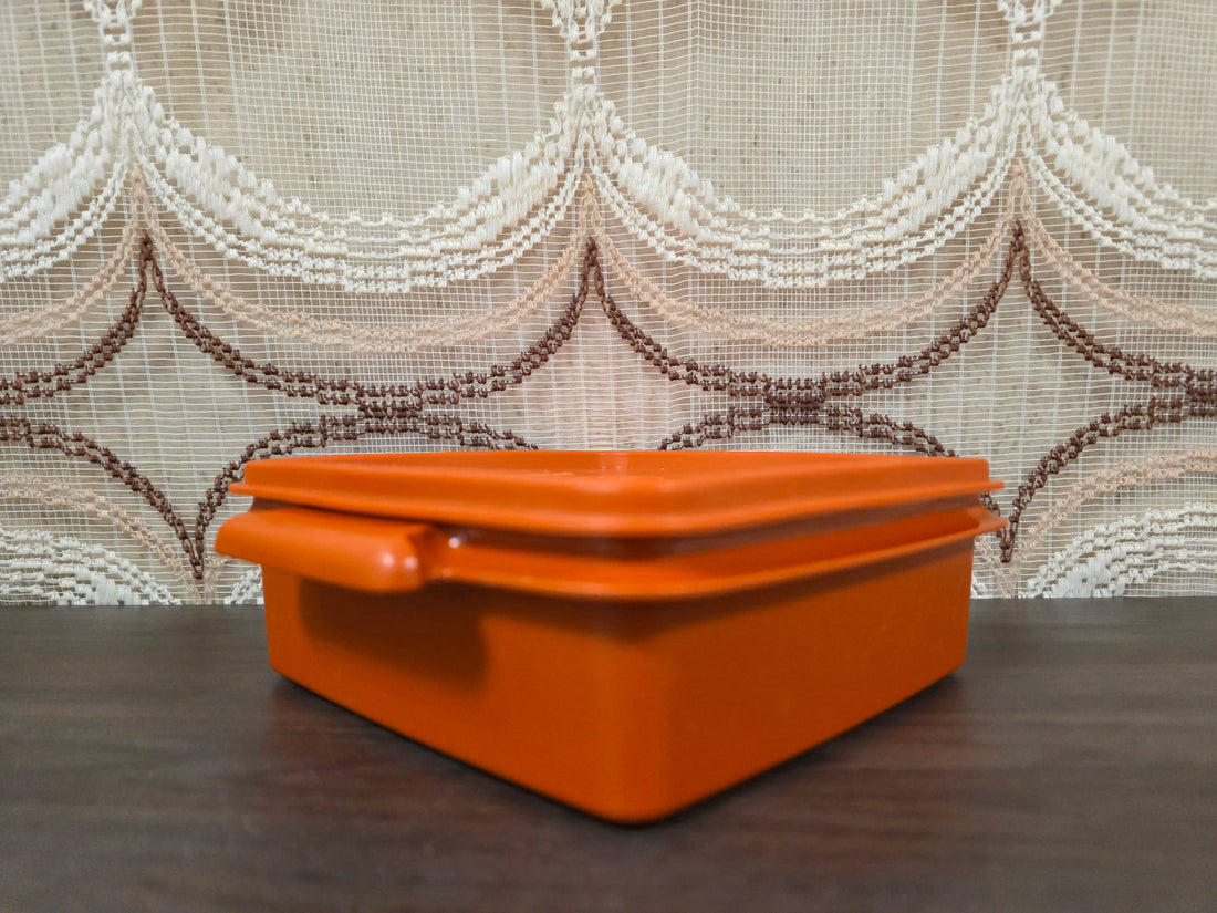 Tupperware vierkant bakje met deksel in roestoranje 15 x 15 cm en 6 cm hoog